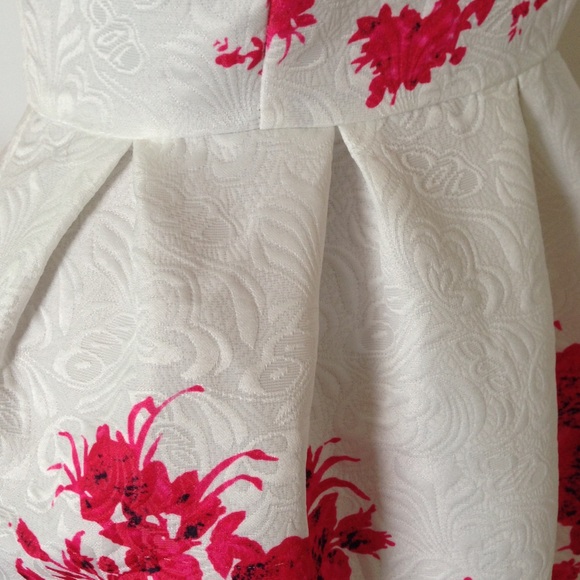 White dress with beautiful pink flower Small - Picture 5 of 5